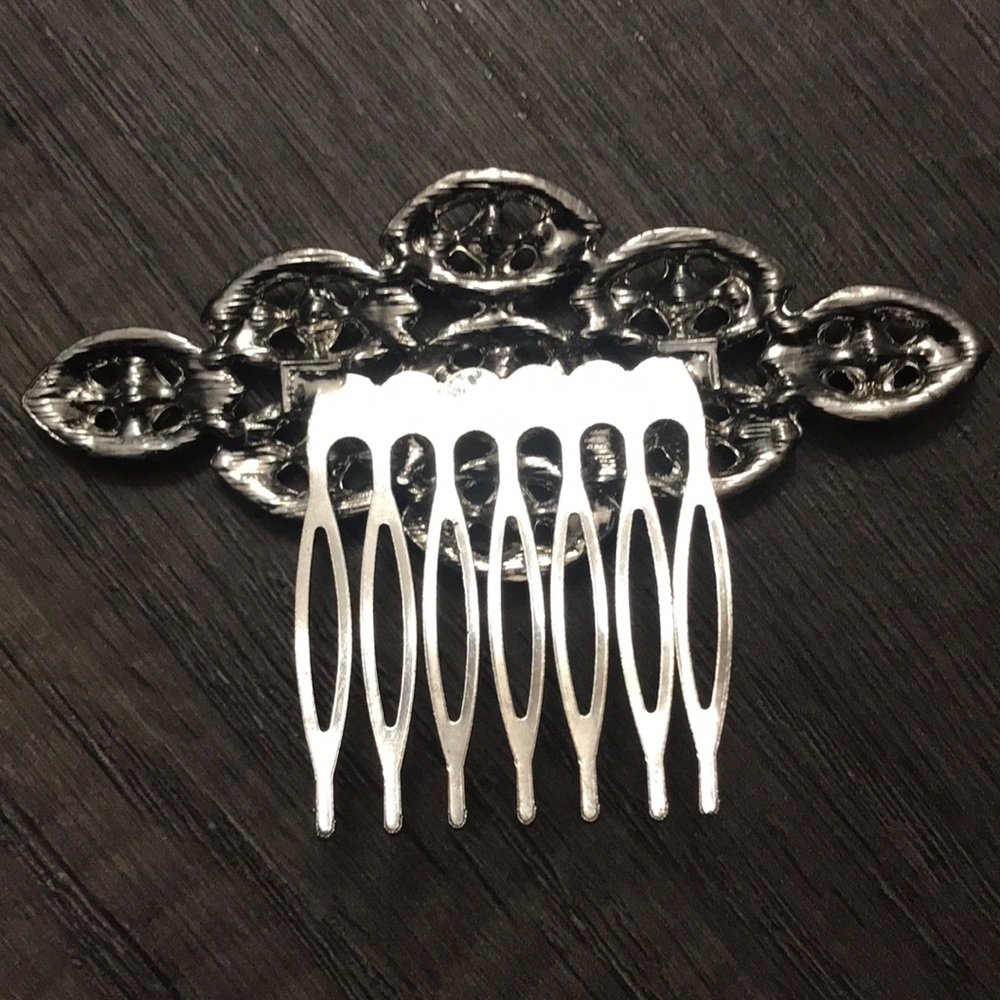 Diamond Shaped Rhinestone Head Comb - Picture 2 of 3